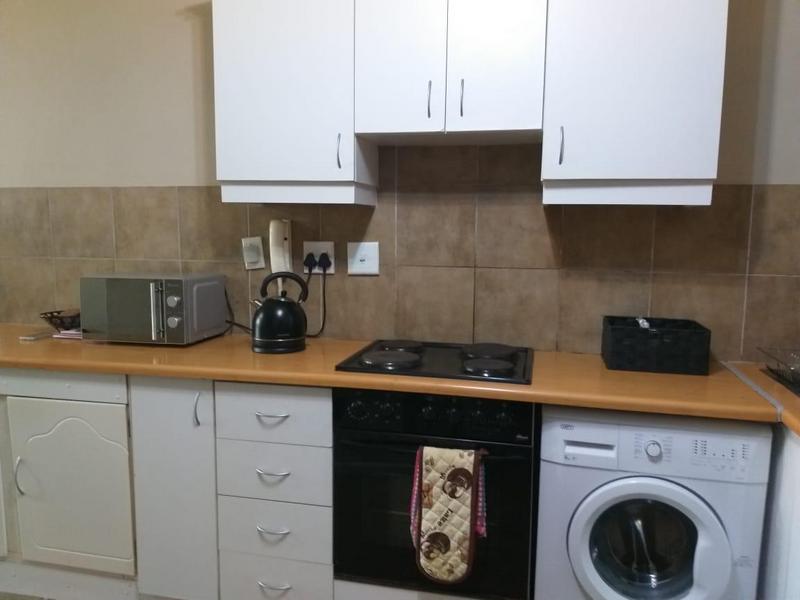 To Let 2 Bedroom Property for Rent in Uitzicht Western Cape